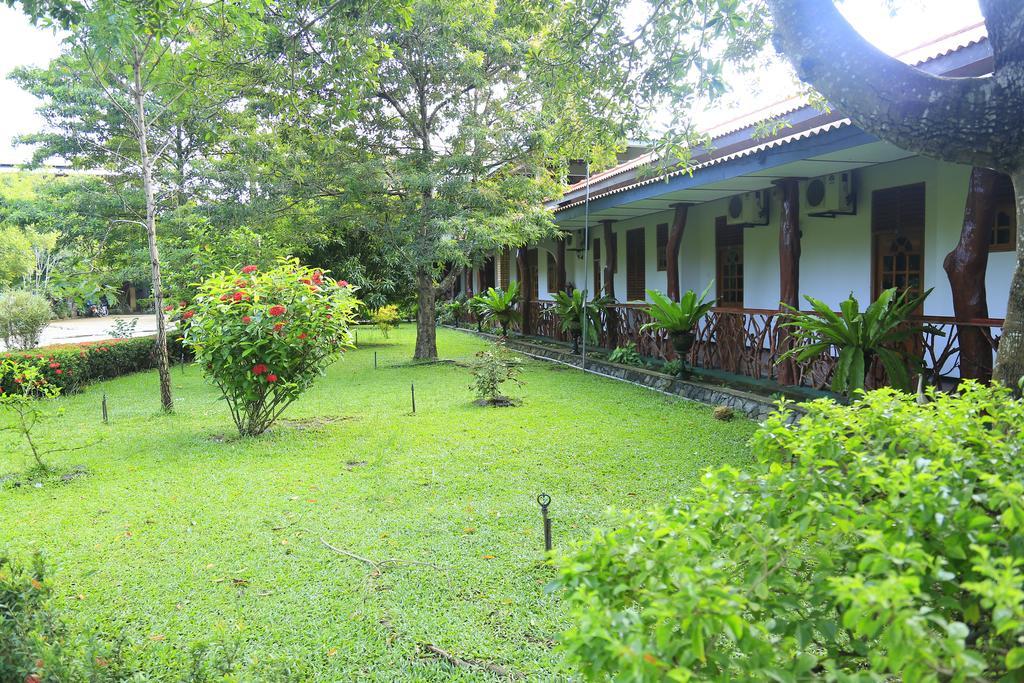 Wila Safari Hotel Tissamaharama Luaran gambar