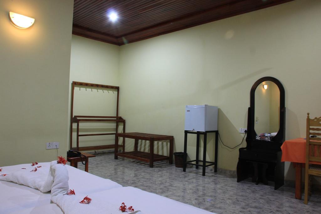 Wila Safari Hotel Tissamaharama Luaran gambar