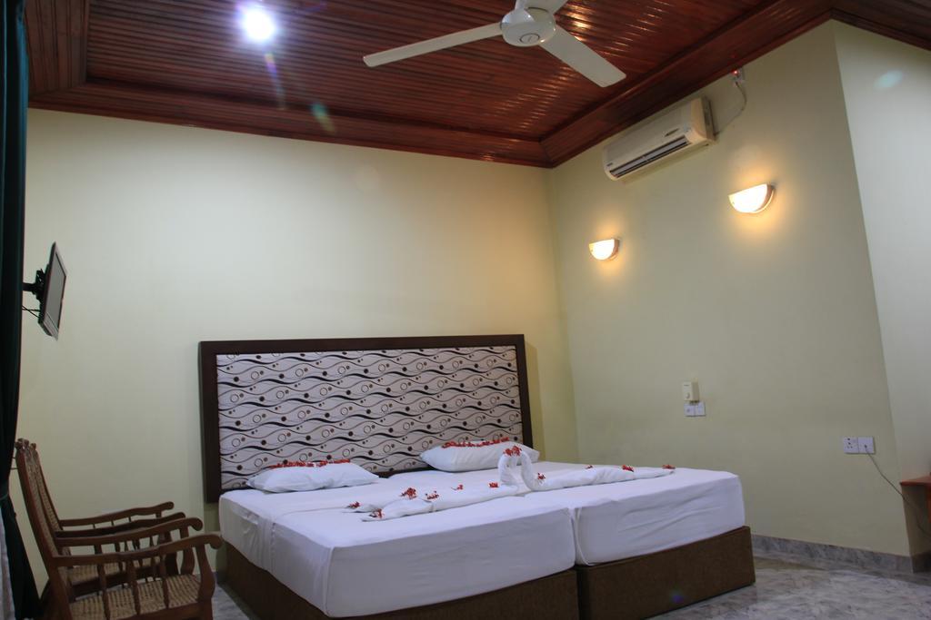 Wila Safari Hotel Tissamaharama Luaran gambar